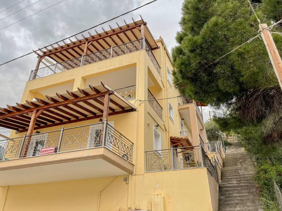 Afroditi'S Apartment Superb View Gythio Exterior foto